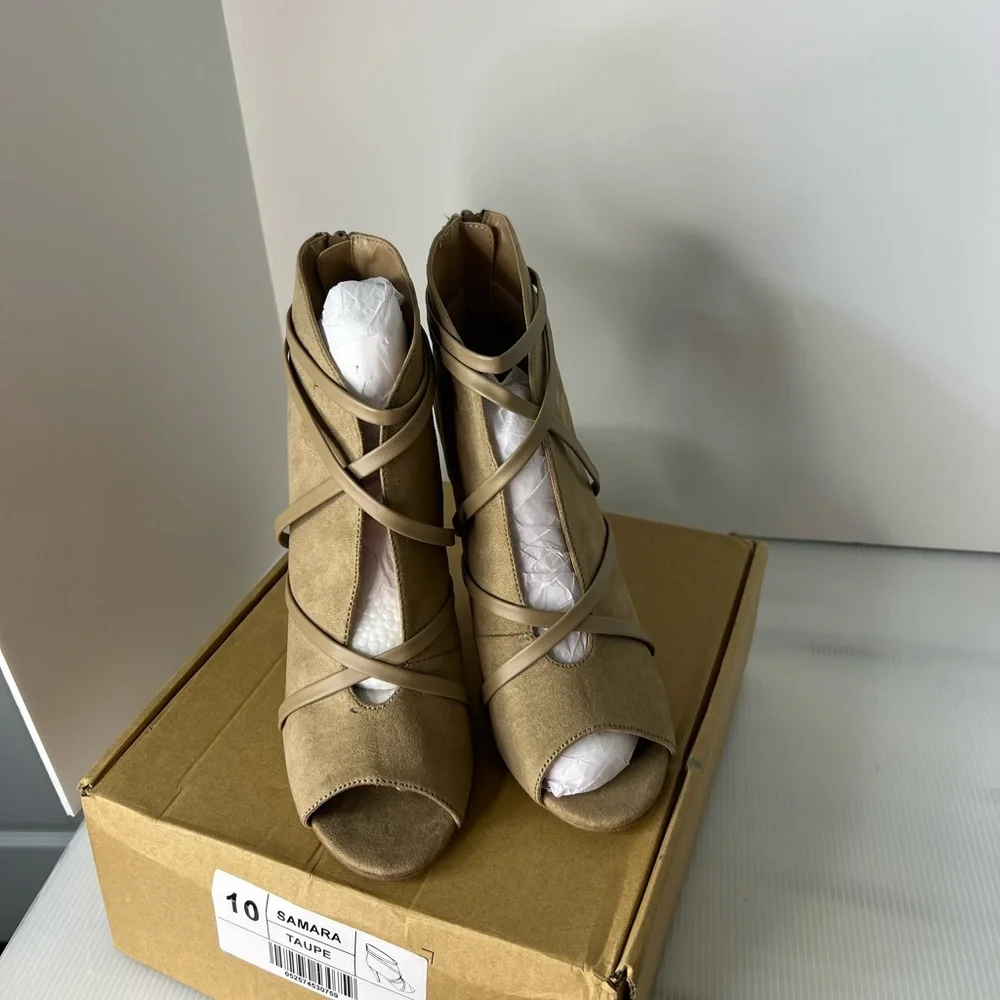 Journee collection taupe‎ samara peep toe stiletto size 10